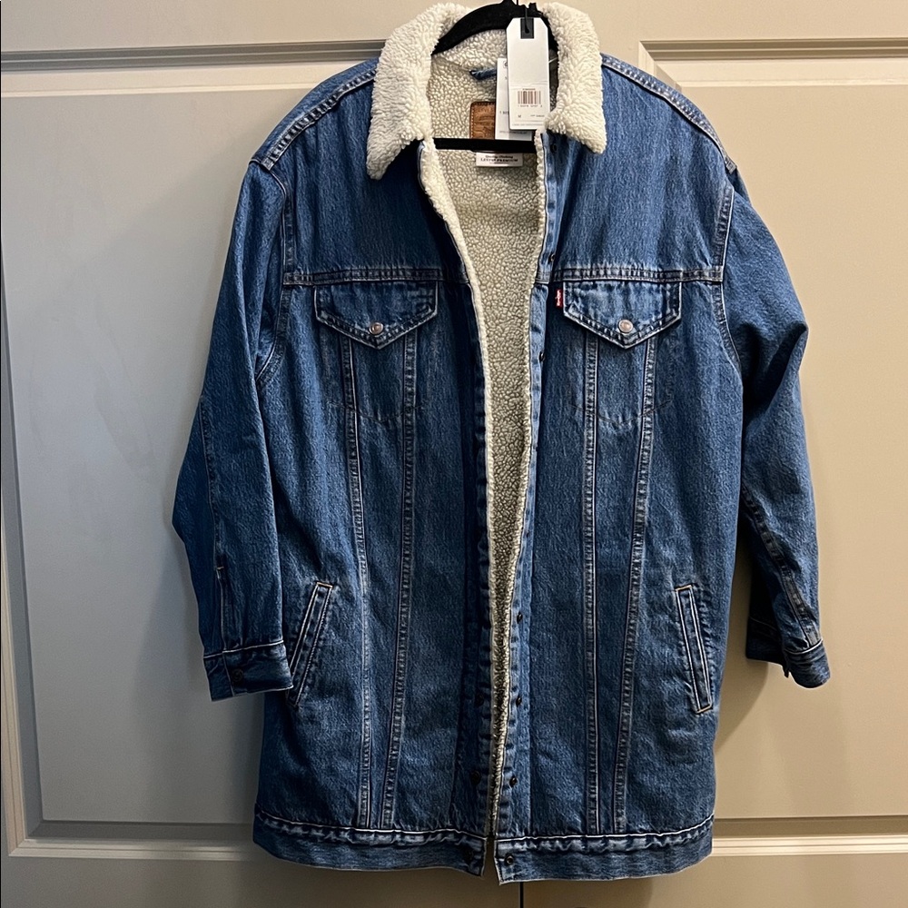 Levi Women Blue Denim Jacket with Faux Fur Lining Size Medium